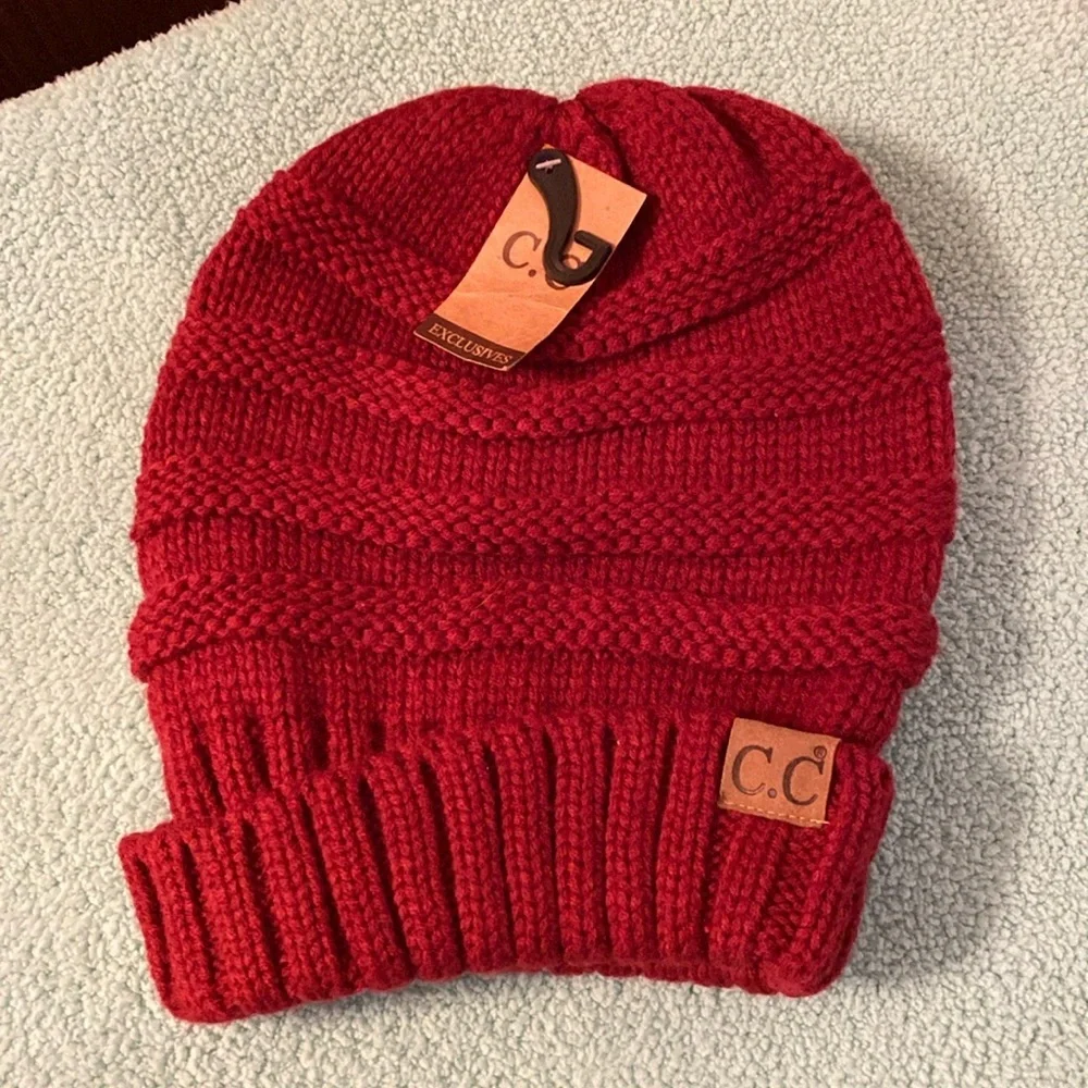Women’s C. C  cable knit hat burgundy NWT one size